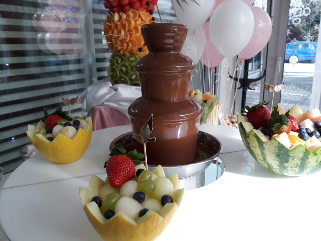 dekoracje owocowe, palma owocowa, fontanna czekoladowa na Chrzciny, Hotel Azyl Kąty Wrocławskie