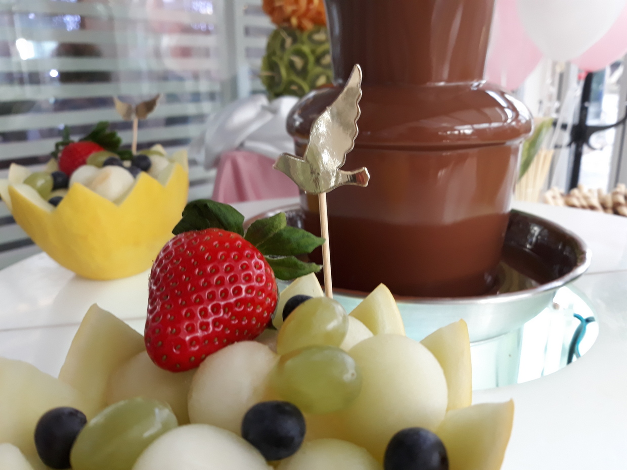 fruit carving, dekoracje owocowe, palma owocowa, fontanna czekoladowa na Chrzciny, Hotel Azyl Kąty Wrocławskie