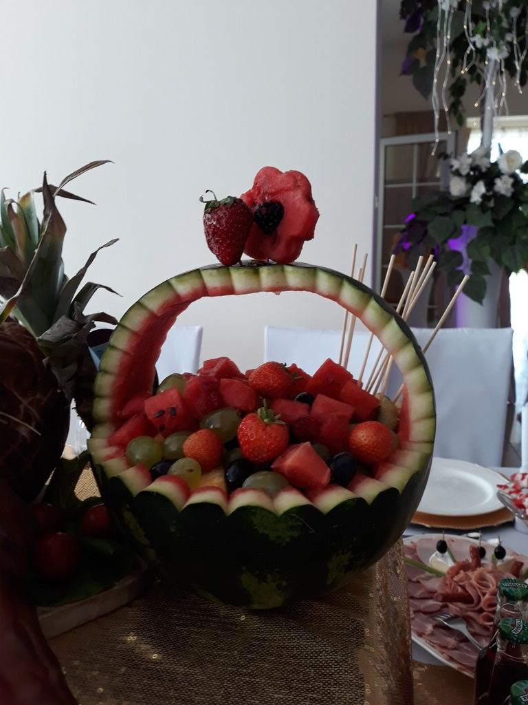 kosz z arbuza, dekoracje owocowe, fruit carving, ananas, owoce na stoły, Turek, Konin, Koło, Łódź, Warszawa, Poznań