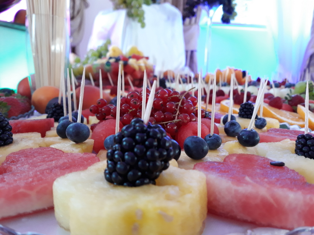owoce na imprezę,owoce na event, dekoracje owocowe, fruit carving, ananas, owoce na stoły, Turek, Konin, Koło, Łódź, Warszawa, Poznań