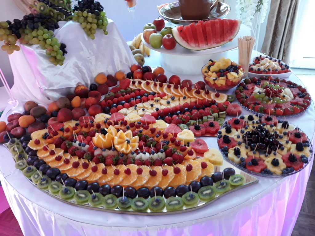 stół owocowy, fruit bar, dekoracje owocowe, fruit carving, ananas, owoce na stoły, Turek, Konin, Koło, Łódź, Warszawa, Poznań