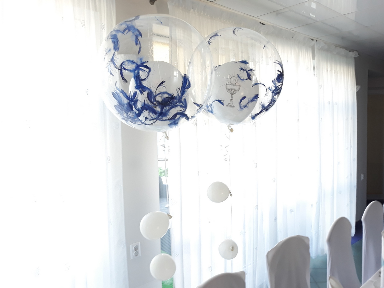 dekoracje balonowe, balony z helem na komunię, dekoracje na komunię-001