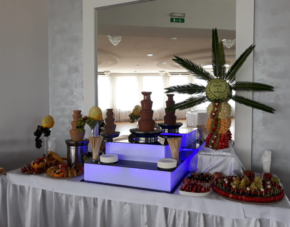 dekoracje owocowe Lisków, stół owocowy, fruit bar, fruit carving, stół z owocami, bufet owocowy, palma owocowa, rzeźbione owoce,