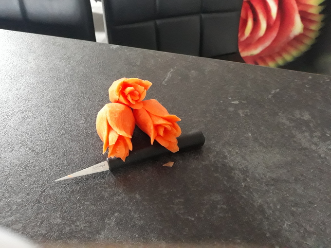 róża z marchewki, triangle nóż tajski, noże do fruit carving