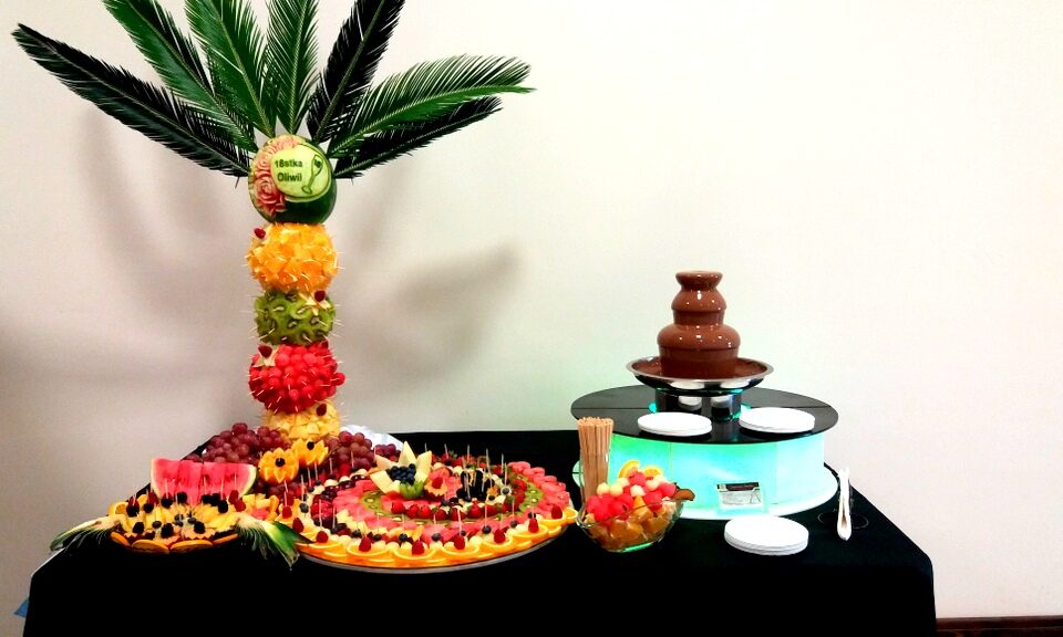 fontanna czekoladowa, palma owocowa, fruit carving, lustro z owocami, dekoracje owocowe,