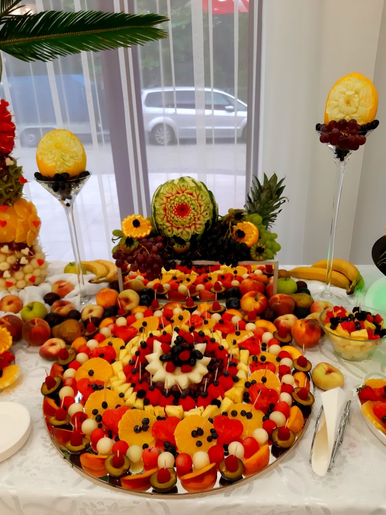 fontanna czekoladowa, stół owocowy, dekoracje owocowe, fruit carving, palma owocowa Łódź, Włocławek, Poznań, Turek