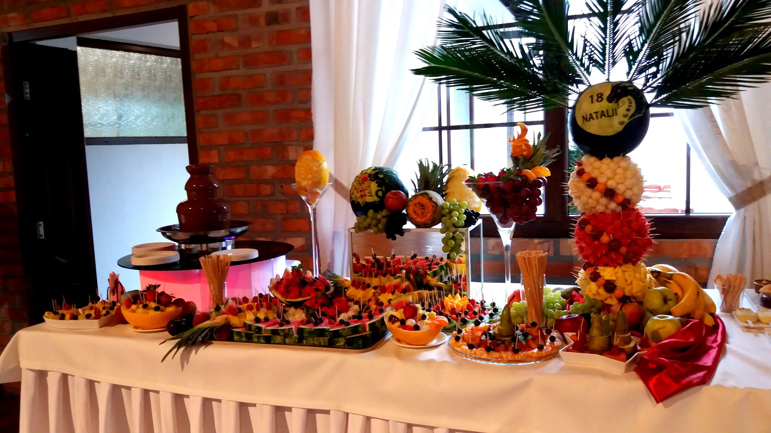 stół owocowy, fruit carving, dekoracje owocowe, fruit bar, palma owocowa, fontanna czekoladowa na 18stkę, atrakcje na 18stkę Turek, Konin, Koło, Włocławek, Łódź