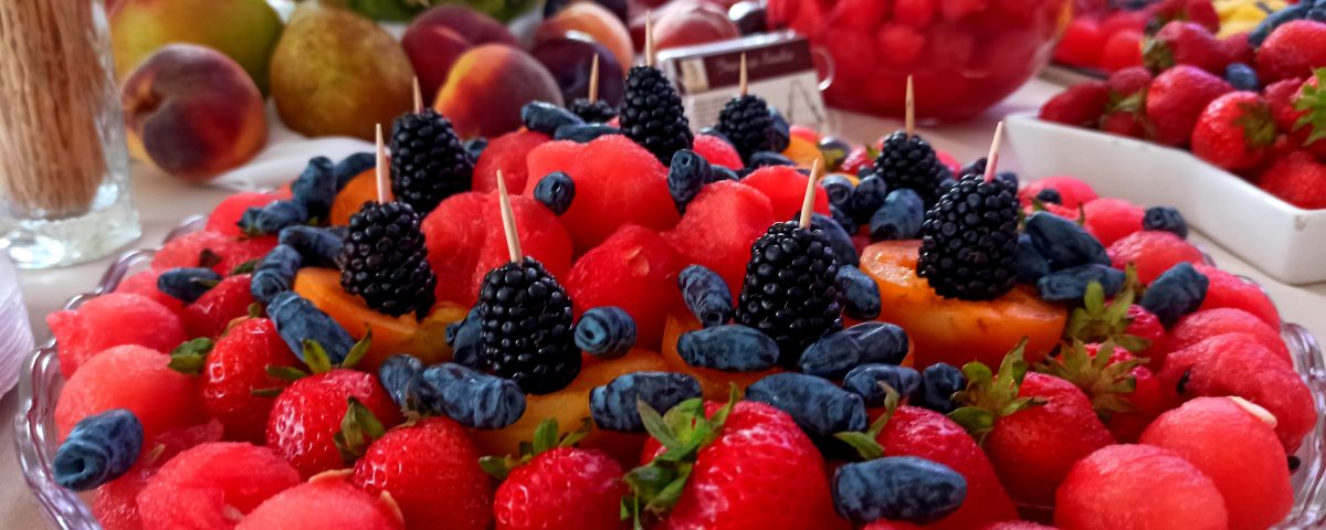 fruit carving, owocowy bar, stół owocowy, palma z owoców, dekoracje owocowe, rzeźbione arbuzy, atrakcje na wesele, fruitbar, Turek, Łódź, Koło, Poznań