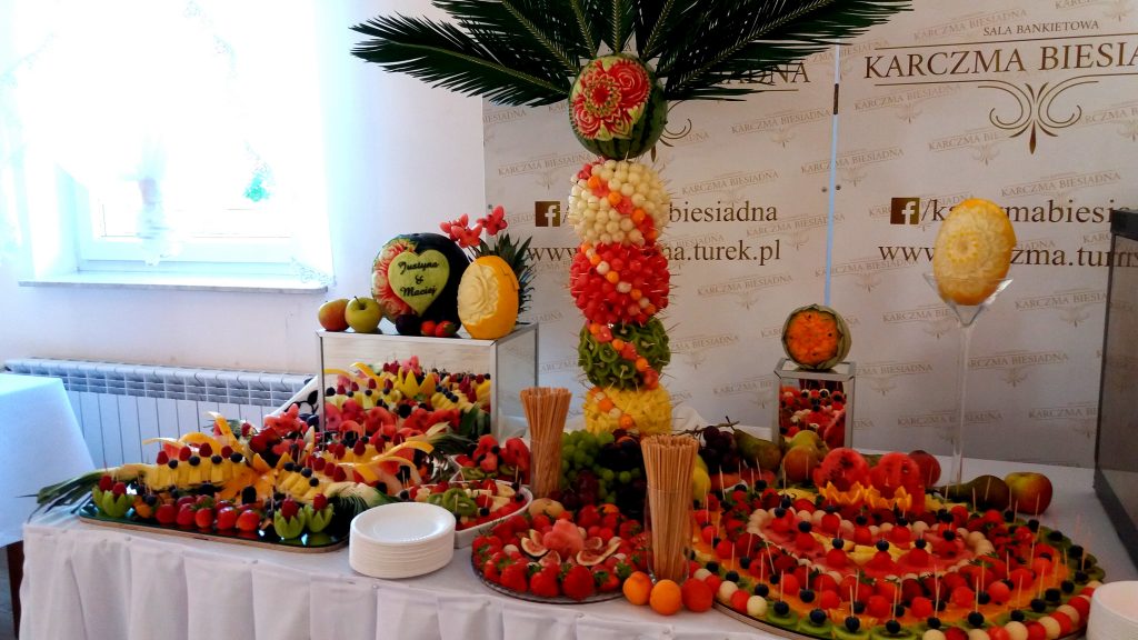 stół owocowy, fruit carving, fruit bar, bar owocowy, atrakcje weselne, owoce na wesele Turek, Konin, Kalisz, Łódź, Płock, Słupca, Poznań